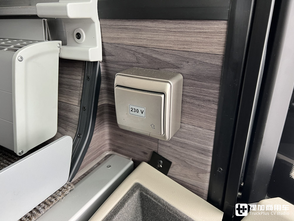 它曾是国产大客的导师,顶级舒适豪华,实拍最新款尼奥普兰Cityliner豪华巴士 - 第16张 - 提加商用车网 它曾是国产大客的导师,顶级舒适豪华,实拍最新款尼奥普兰Cityliner豪华巴士 - 第16张