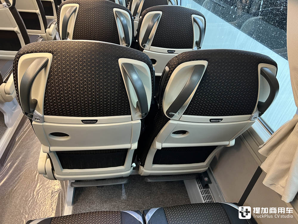 它曾是国产大客的导师,顶级舒适豪华,实拍最新款尼奥普兰Cityliner豪华巴士 - 第18张 - 提加商用车网 它曾是国产大客的导师,顶级舒适豪华,实拍最新款尼奥普兰Cityliner豪华巴士 - 第18张
