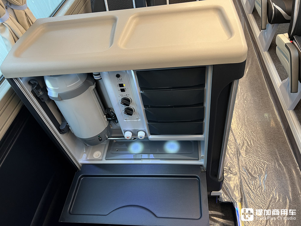 它曾是国产大客的导师,顶级舒适豪华,实拍最新款尼奥普兰Cityliner豪华巴士 - 第21张 - 提加商用车网 它曾是国产大客的导师,顶级舒适豪华,实拍最新款尼奥普兰Cityliner豪华巴士 - 第21张