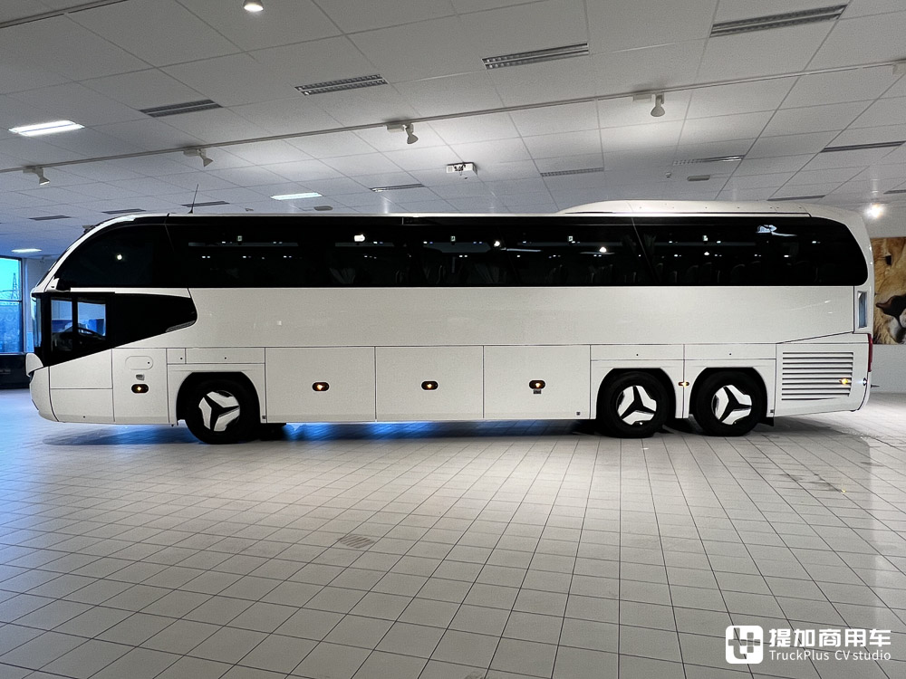 它曾是国产大客的导师,顶级舒适豪华,实拍最新款尼奥普兰Cityliner豪华巴士 - 第4张 - 提加商用车网 它曾是国产大客的导师,顶级舒适豪华,实拍最新款尼奥普兰Cityliner豪华巴士 - 第4张