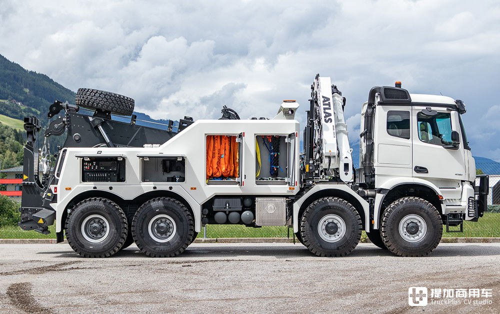 8x8底盘配防撞杠+随车吊,安普改装,奔驰Arocs重型清障车实拍 - 第9张 - 提加商用车网 8x8底盘配防撞杠+随车吊,安普改装,奔驰Arocs重型清障车实拍 - 第9张