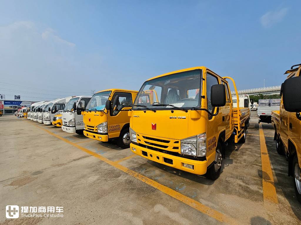 搭载德威发动机和五十铃车桥,市政工程专属的庆铃铃咖双排座轻卡实拍 - 第1张 - 提加商用车网 搭载德威发动机和五十铃车桥,市政工程专属的庆铃铃咖双排座轻卡实拍 - 第1张
