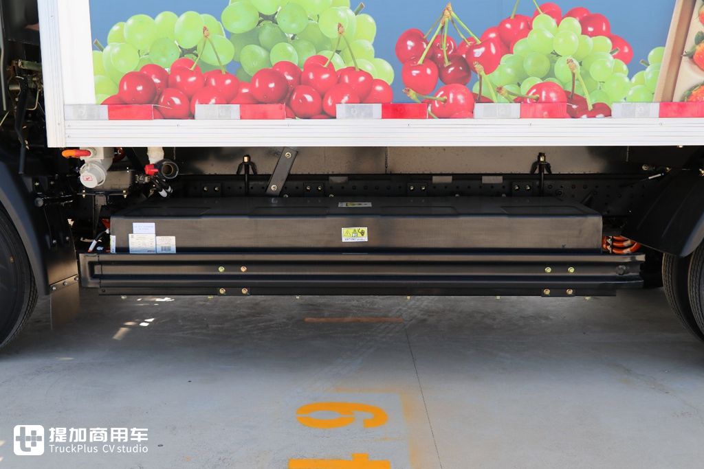 <strong>320KM</strong><strong>超长续航电动轻卡,潍柴新能源蓝擎·悦</strong><strong>EH</strong><strong>实拍</strong><strong></strong> - 第2张 - 提加商用车网 <strong>320KM</strong><strong>超长续航电动轻卡,潍柴新能源蓝擎·悦</strong><strong>EH</strong><strong>实拍</strong><strong></strong> - 第2张