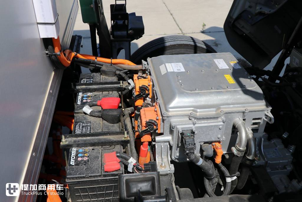 <strong>320KM</strong><strong>超长续航电动轻卡,潍柴新能源蓝擎·悦</strong><strong>EH</strong><strong>实拍</strong><strong></strong> - 第3张 - 提加商用车网 <strong>320KM</strong><strong>超长续航电动轻卡,潍柴新能源蓝擎·悦</strong><strong>EH</strong><strong>实拍</strong><strong></strong> - 第3张
