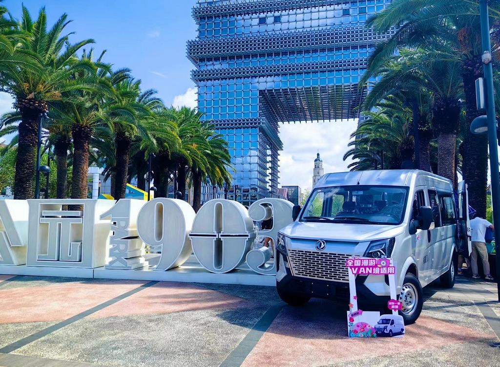 送出鲜花留下浪漫 东风御风为你送上秋天的第一份浪漫 - 第3张 - 提加商用车网 送出鲜花留下浪漫 东风御风为你送上秋天的第一份浪漫 - 第3张