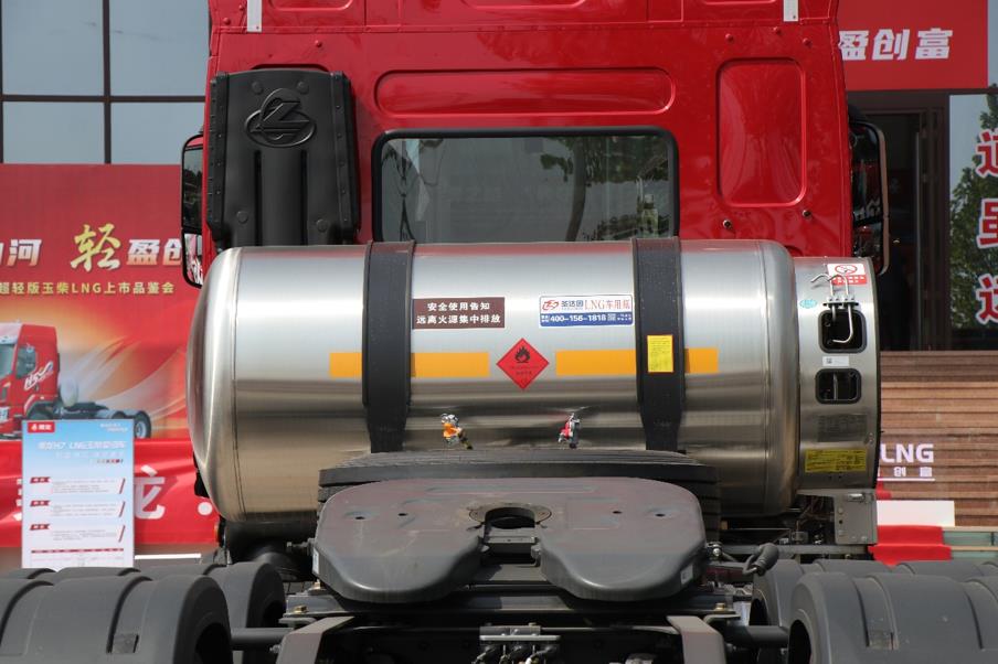 乘龙H5超轻版LNG牵引车,省气增效,值得入手 - 第3张 - 提加商用车网 乘龙H5超轻版LNG牵引车,省气增效,值得入手 - 第3张