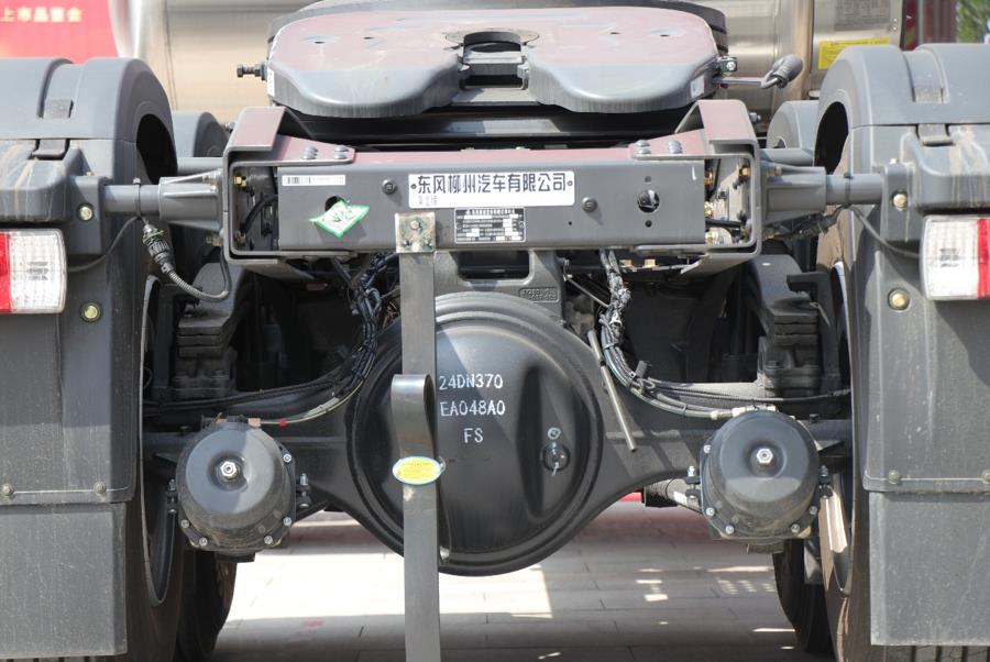 乘龙H5超轻版LNG牵引车,省气增效,值得入手 - 第4张 - 提加商用车网 乘龙H5超轻版LNG牵引车,省气增效,值得入手 - 第4张