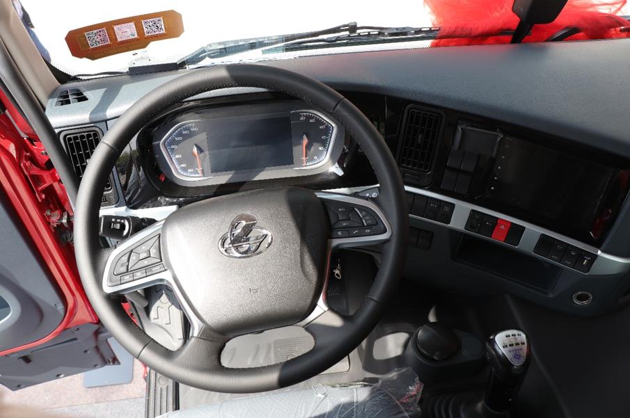 乘龙H5超轻版LNG牵引车,省气增效,值得入手 - 第5张 - 提加商用车网 乘龙H5超轻版LNG牵引车,省气增效,值得入手 - 第5张