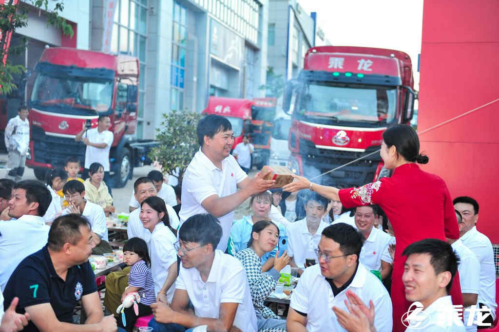 激情狂欢 燃动昆明 乘龙之夜嗨翻天