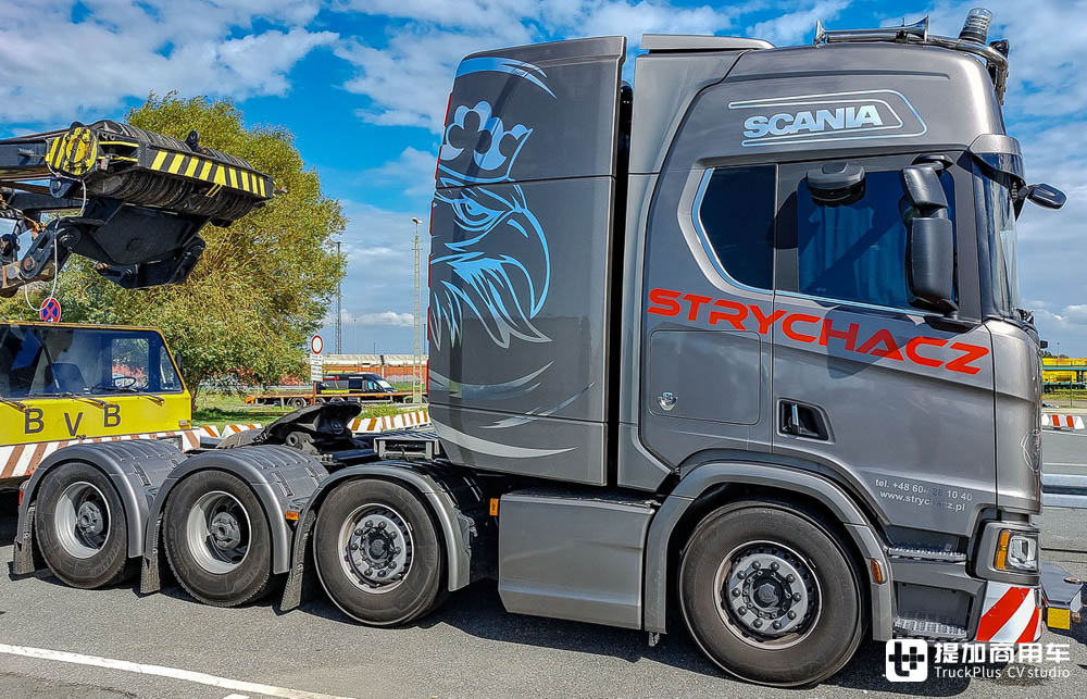 新一代660匹V8发动机加持,这台斯堪尼亚R 660 8x4大件车真有看点