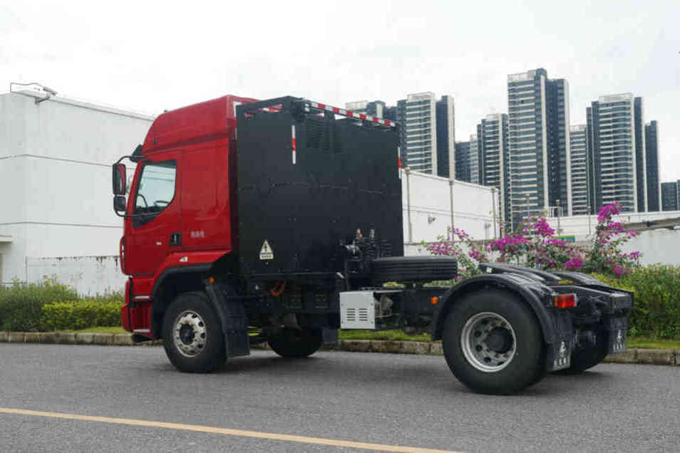 轻量省电，智能可靠，乘龙H5新能源牵引车助力港口低碳转型