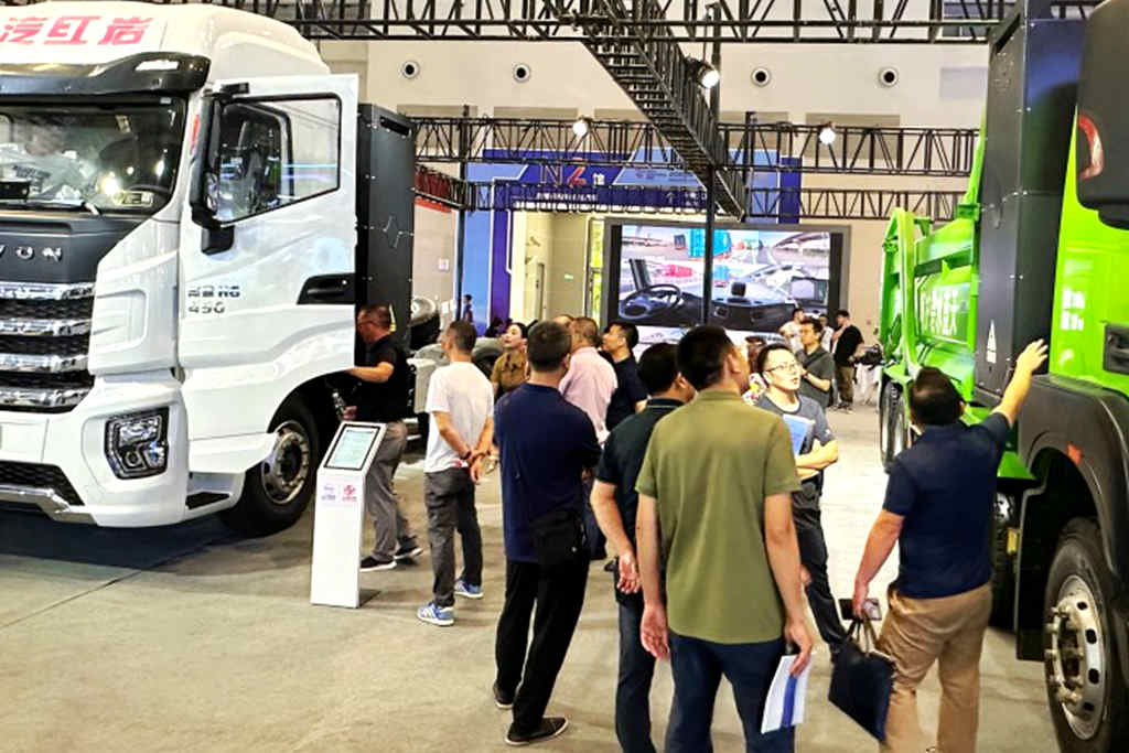 技术融合加速向新转绿 上汽红岩智能网联新能源重卡亮相2023智博会 - 第1张 - 提加商用车网 技术融合加速向新转绿 上汽红岩智能网联新能源重卡亮相2023智博会 - 第1张