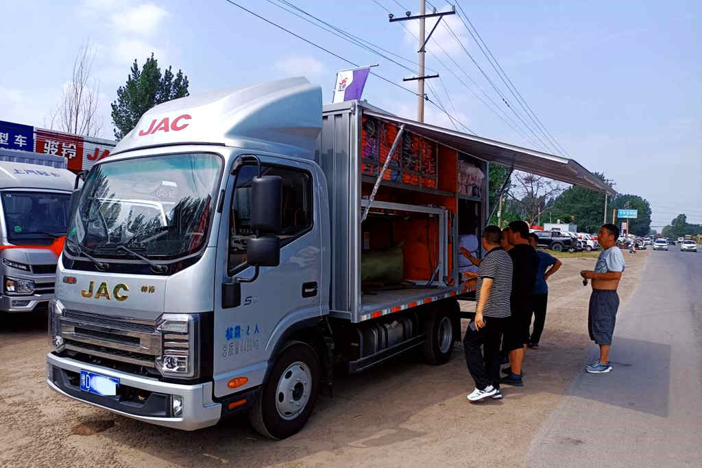 爱琢磨的“弹棉郎” 选择江淮1卡帅铃S3走街串巷送温暖！