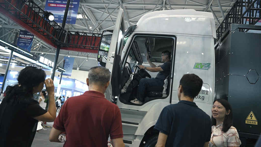 技术融合加速向新转绿 上汽红岩智能网联新能源重卡亮相2023智博会 - 第3张 - 提加商用车网 技术融合加速向新转绿 上汽红岩智能网联新能源重卡亮相2023智博会 - 第3张