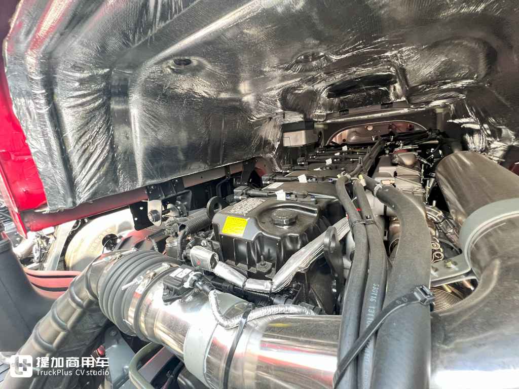 背个1000L的大气罐,还能有7.99吨的自重?乘龙H5超轻版LNG牵引车实拍 - 第1张 - 提加商用车网 背个1000L的大气罐,还能有7.99吨的自重?乘龙H5超轻版LNG牵引车实拍 - 第1张