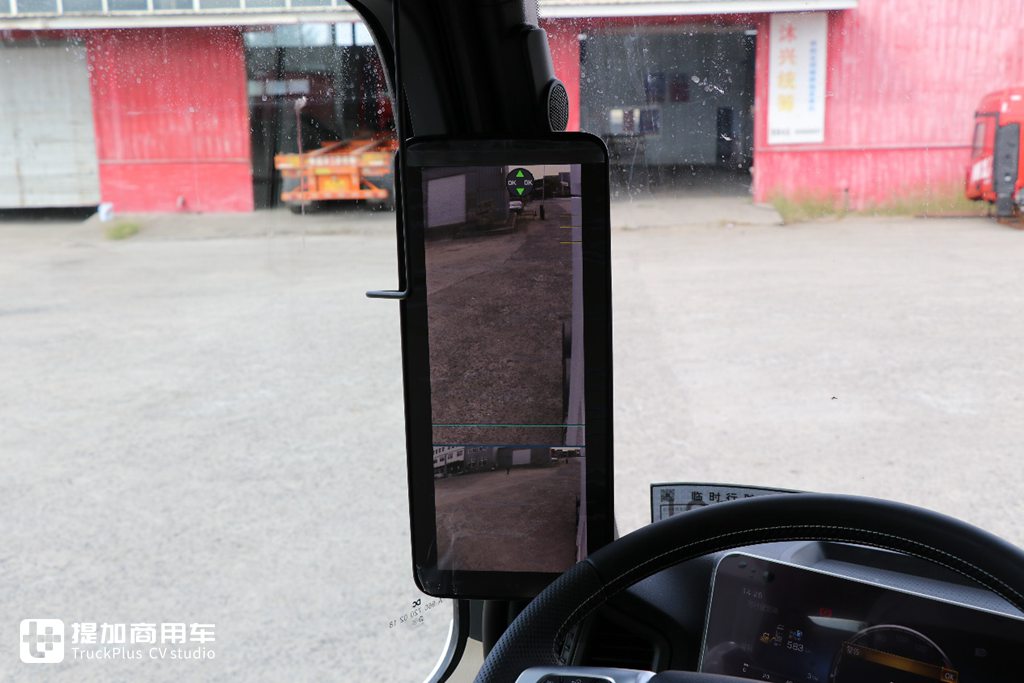 今天拍了一辆奔驰牵引车,新车连反光镜都没有了? - 第4张 - 提加商用车网 今天拍了一辆奔驰牵引车,新车连反光镜都没有了? - 第4张