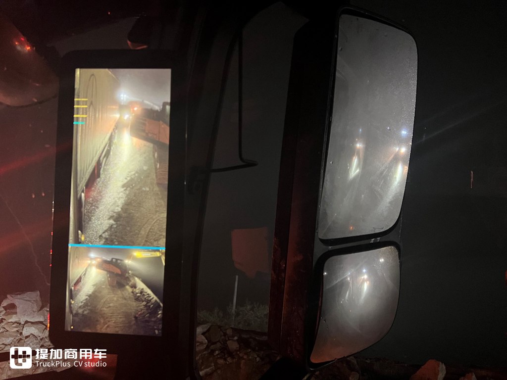 今天拍了一辆奔驰牵引车,新车连反光镜都没有了? - 第6张 - 提加商用车网 今天拍了一辆奔驰牵引车,新车连反光镜都没有了? - 第6张