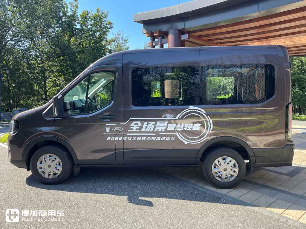 内外兼修配置豪华,福特全顺T8货运版实拍,新一代轻客都进化了啥? - 第6张 - 提加商用车网 内外兼修配置豪华,福特全顺T8货运版实拍,新一代轻客都进化了啥? - 第6张