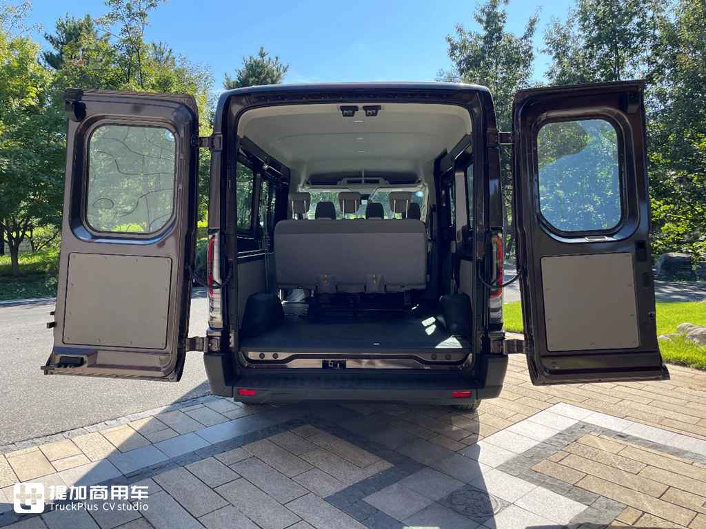 内外兼修配置豪华,福特全顺T8货运版实拍,新一代轻客都进化了啥? - 第7张 - 提加商用车网 内外兼修配置豪华,福特全顺T8货运版实拍,新一代轻客都进化了啥? - 第7张