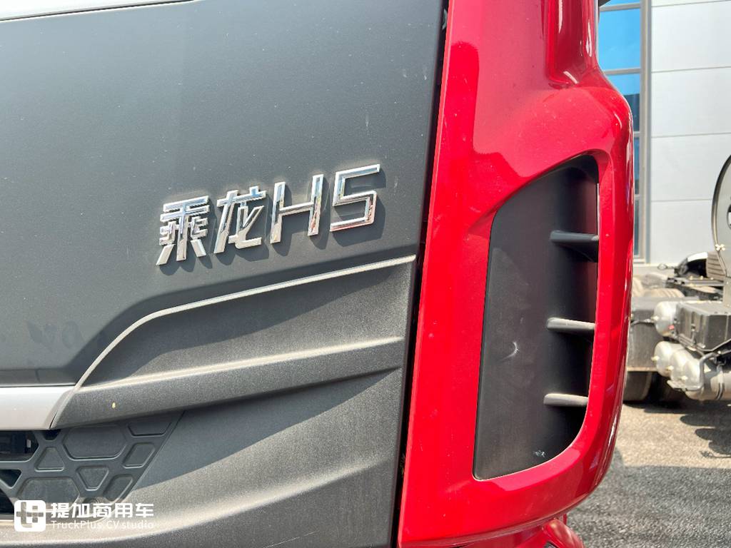 背个1000L的大气罐,还能有7.99吨的自重?乘龙H5超轻版LNG牵引车实拍 - 第7张 - 提加商用车网 背个1000L的大气罐,还能有7.99吨的自重?乘龙H5超轻版LNG牵引车实拍 - 第7张