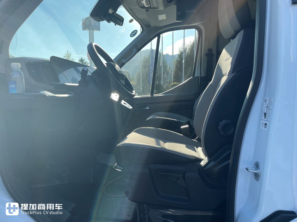 内外兼修配置豪华,福特全顺T8货运版实拍,新一代轻客都进化了啥? - 第8张 - 提加商用车网 内外兼修配置豪华,福特全顺T8货运版实拍,新一代轻客都进化了啥? - 第8张