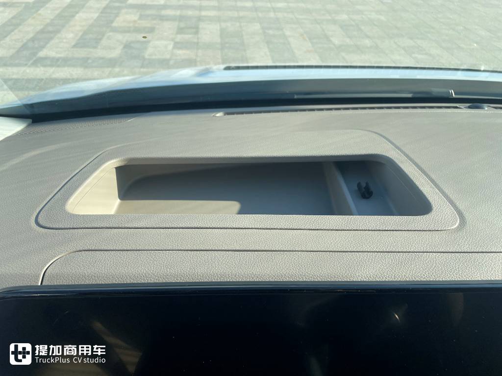 内外兼修配置豪华,福特全顺T8货运版实拍,新一代轻客都进化了啥? - 第14张 - 提加商用车网 内外兼修配置豪华,福特全顺T8货运版实拍,新一代轻客都进化了啥? - 第14张