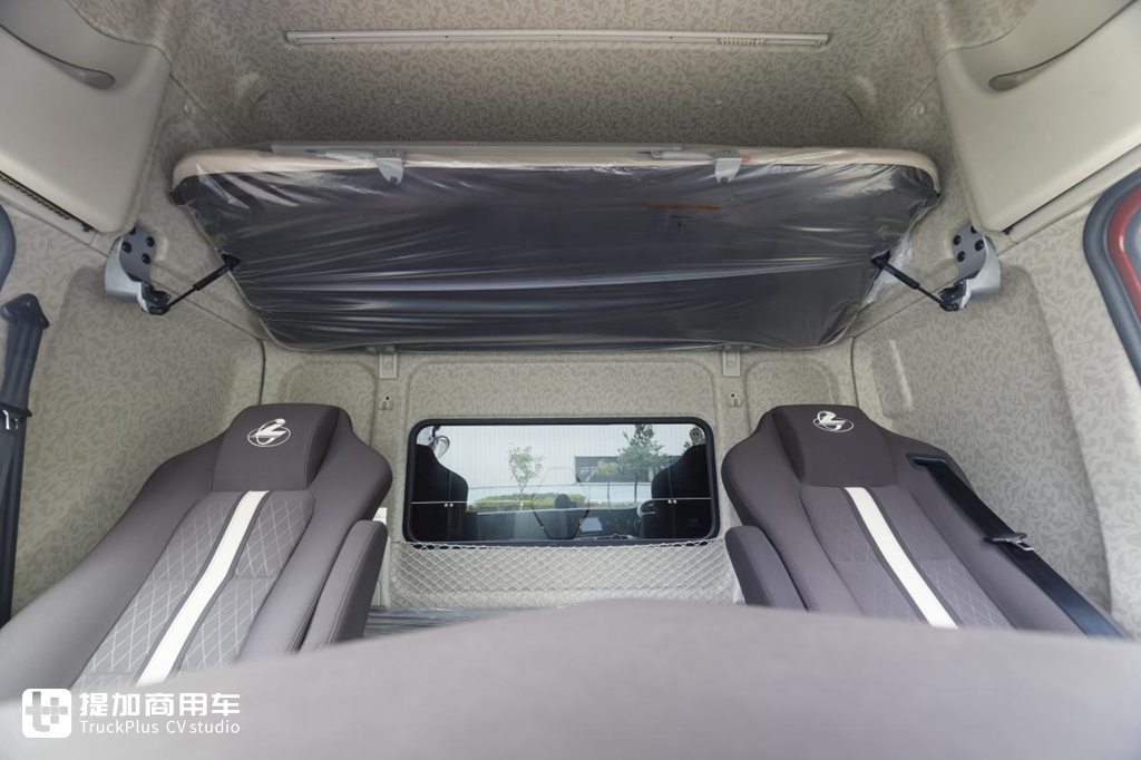 背个1000L的大气罐,还能有7.99吨的自重?乘龙H5超轻版LNG牵引车实拍 - 第14张 - 提加商用车网 背个1000L的大气罐,还能有7.99吨的自重?乘龙H5超轻版LNG牵引车实拍 - 第14张