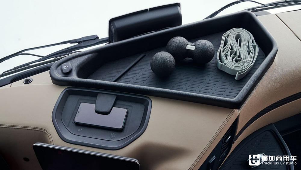 限量400台已售罄?奔驰最高级的定制卡车,Actros L Edition 3实拍 - 第16张 - 提加商用车网 限量400台已售罄?奔驰最高级的定制卡车,Actros L Edition 3实拍 - 第16张