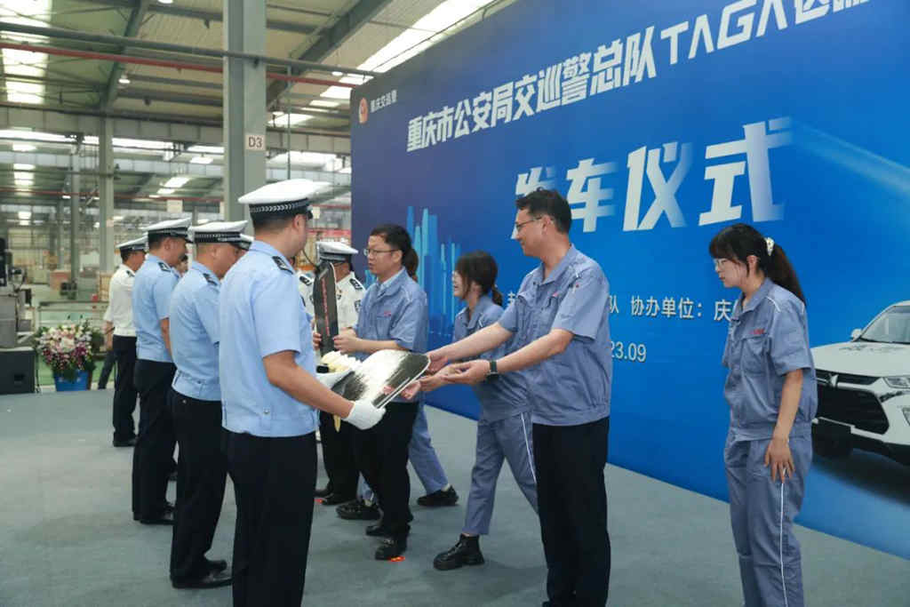 庆铃达咖H自动挡皮卡批量交付重庆市交巡警总队，为高速公路警务运行再添利器 - 第6张