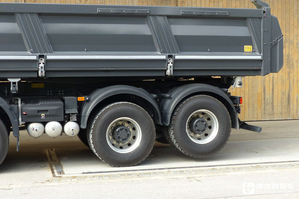 带驱动的提升桥见过吗?还是前四后八自卸,实拍沃尔沃FMX 500自卸车 - 第14张 - 提加商用车网 带驱动的提升桥见过吗?还是前四后八自卸,实拍沃尔沃FMX 500自卸车 - 第14张