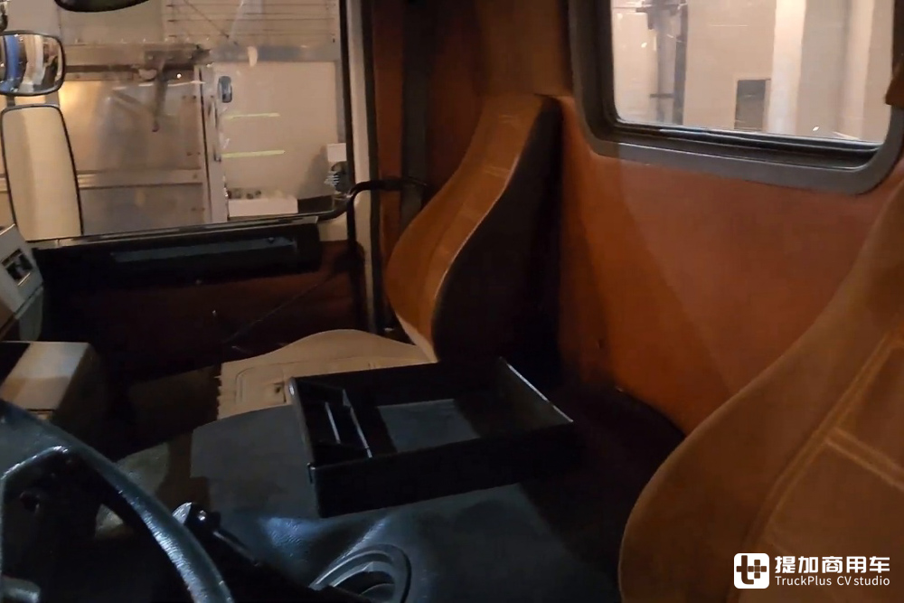 美规斯堪尼亚见过吗?配置大不同,看美国版斯堪尼亚P112M牵引车 - 第21张 - 提加商用车网 美规斯堪尼亚见过吗?配置大不同,看美国版斯堪尼亚P112M牵引车 - 第21张
