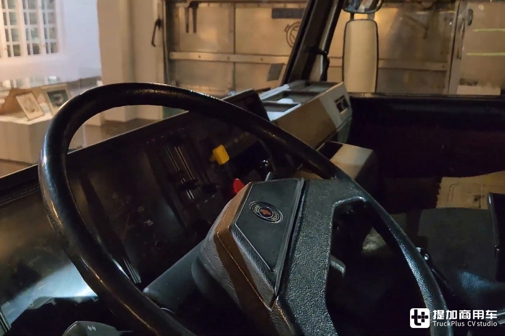 美规斯堪尼亚见过吗?配置大不同,看美国版斯堪尼亚P112M牵引车 - 第22张 - 提加商用车网 美规斯堪尼亚见过吗?配置大不同,看美国版斯堪尼亚P112M牵引车 - 第22张