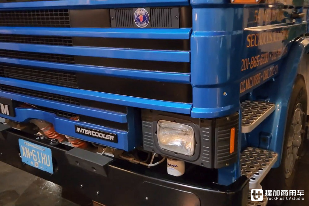美规斯堪尼亚见过吗?配置大不同,看美国版斯堪尼亚P112M牵引车 - 第6张 - 提加商用车网 美规斯堪尼亚见过吗?配置大不同,看美国版斯堪尼亚P112M牵引车 - 第6张
