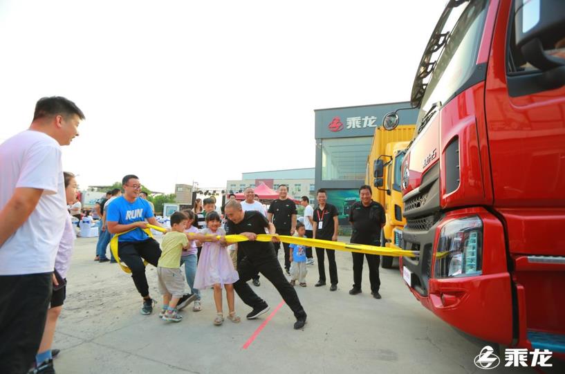 欢聚畅享 创富未来,郑州乘龙之夜“燃”起来! - 第4张 - 提加商用车网 欢聚畅享 创富未来,郑州乘龙之夜“燃”起来! - 第4张