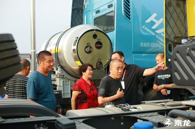 欢聚畅享 创富未来,郑州乘龙之夜“燃”起来! - 第8张 - 提加商用车网 欢聚畅享 创富未来,郑州乘龙之夜“燃”起来! - 第8张