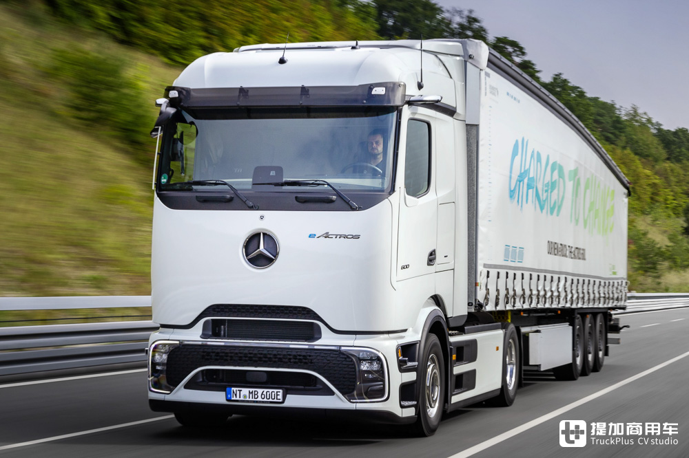 全新造型驾驶室,车身架构大升级,奔驰eActros 600电动卡车实拍