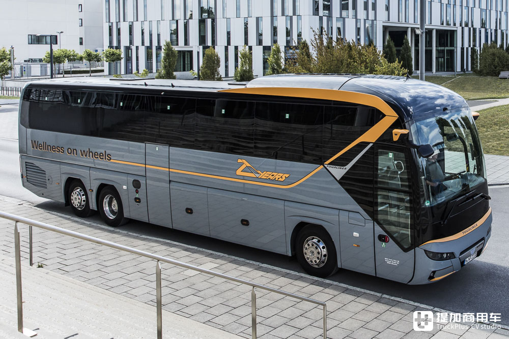 欧洲最受欢迎的豪华巴士之一，尼奥普兰Tourliner推出钻石版车型，纪念诞生20周年