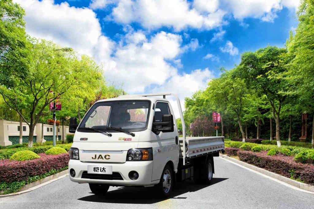 小巧灵活、更好上手,江淮1卡恺达高端自动挡轿卡对女性非常友好! - 第1张 - 提加商用车网 小巧灵活、更好上手,江淮1卡恺达高端自动挡轿卡对女性非常友好! - 第1张