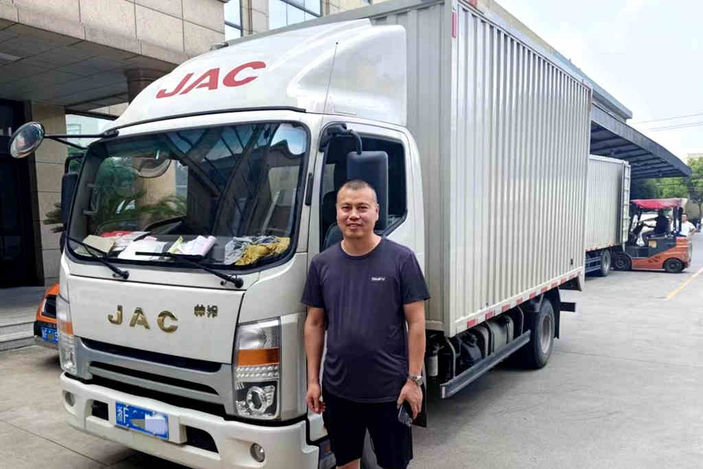 20多年经营,业务遍布全市,饮料批发老大哥的创业故事不一般! - 第1张 - 提加商用车网 20多年经营,业务遍布全市,饮料批发老大哥的创业故事不一般! - 第1张