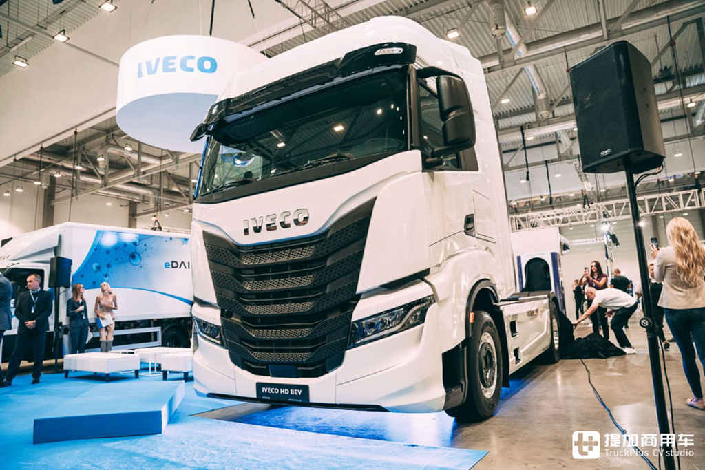 搭载738度电池，续航里程达500公里？依维柯HD BEV电动卡车实拍