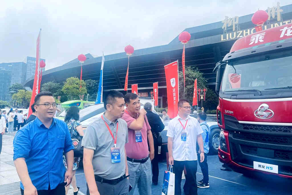 向全球输出中国品质 乘龙全系产品亮相汽博会