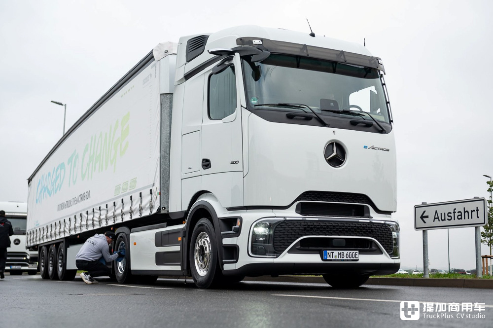全新造型驾驶室,车身架构大升级,奔驰eActros 600电动卡车实拍 - 第1张 - 提加商用车网 全新造型驾驶室,车身架构大升级,奔驰eActros 600电动卡车实拍 - 第1张