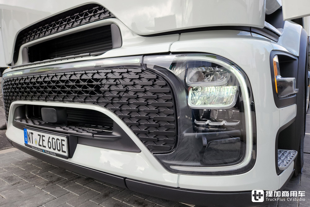 全新造型驾驶室,车身架构大升级,奔驰eActros 600电动卡车实拍 - 第4张 - 提加商用车网 全新造型驾驶室,车身架构大升级,奔驰eActros 600电动卡车实拍 - 第4张