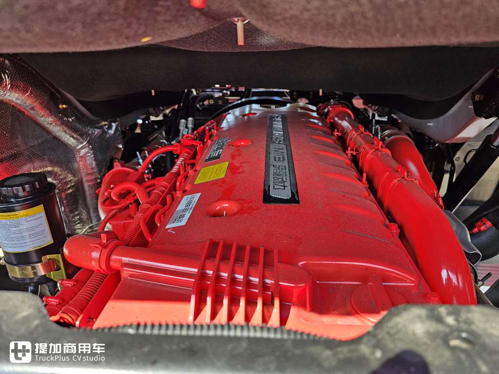 油车680马力,燃气车580马力,带你看陕汽联手康明斯最新推出的重磅车型 - 第5张 - 提加商用车网 油车680马力,燃气车580马力,带你看陕汽联手康明斯最新推出的重磅车型 - 第5张