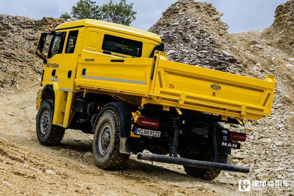 工地通勤快乐车?配双排座驾驶室,曼恩TGM 4x4小自卸实拍 - 第11张 - 提加商用车网 工地通勤快乐车?配双排座驾驶室,曼恩TGM 4x4小自卸实拍 - 第11张