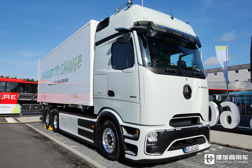 全新造型驾驶室,车身架构大升级,奔驰eActros 600电动卡车实拍 - 第6张 - 提加商用车网 全新造型驾驶室,车身架构大升级,奔驰eActros 600电动卡车实拍 - 第6张