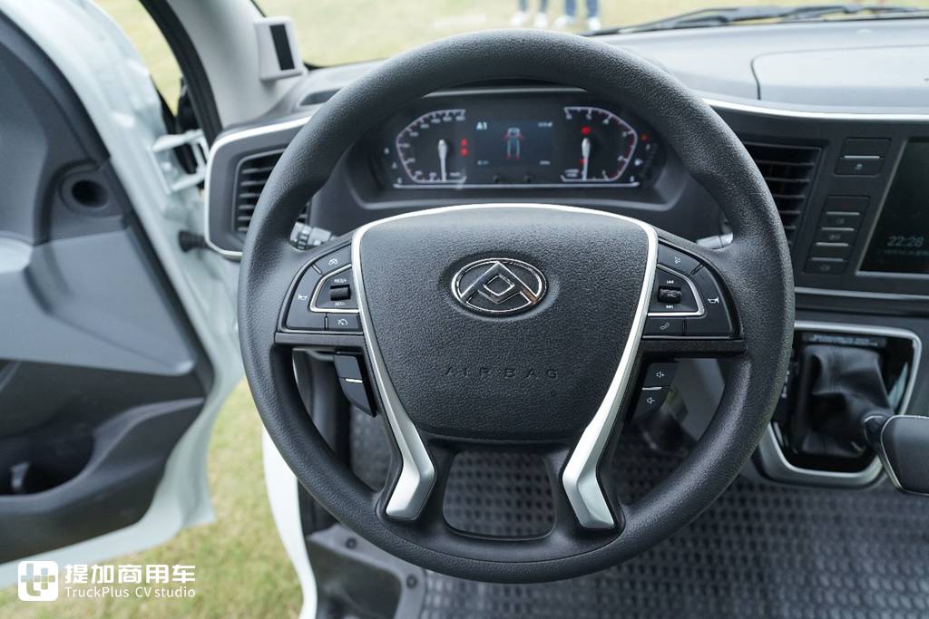 全面焕新 品质升级 上汽大通V80PRO实拍评测 - 第8张 - 提加商用车网 全面焕新 品质升级 上汽大通V80PRO实拍评测 - 第8张