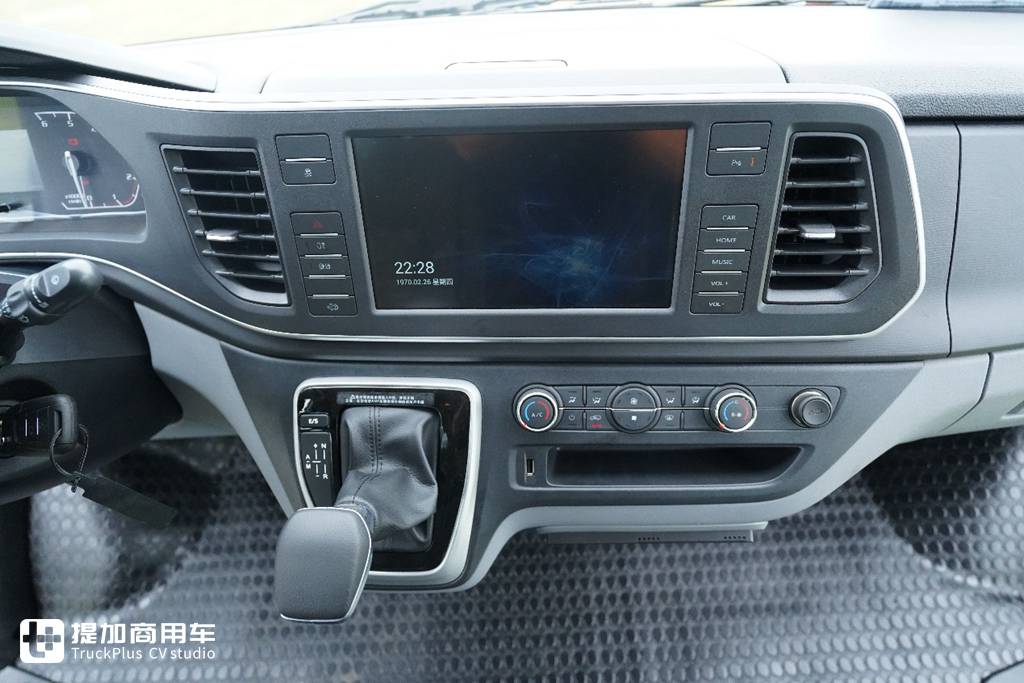 全面焕新 品质升级 上汽大通V80PRO实拍评测 - 第9张 - 提加商用车网 全面焕新 品质升级 上汽大通V80PRO实拍评测 - 第9张