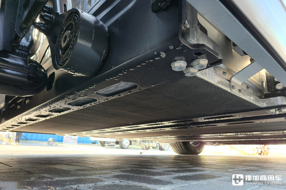 全新造型驾驶室,车身架构大升级,奔驰eActros 600电动卡车实拍 - 第10张 - 提加商用车网 全新造型驾驶室,车身架构大升级,奔驰eActros 600电动卡车实拍 - 第10张