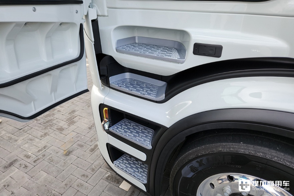 全新造型驾驶室,车身架构大升级,奔驰eActros 600电动卡车实拍 - 第12张 - 提加商用车网 全新造型驾驶室,车身架构大升级,奔驰eActros 600电动卡车实拍 - 第12张